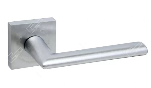 Дверная ручка Sicma maniglie 63.CS.18 RQ50 FL KIWI — на квадратной розетке, хром матовый