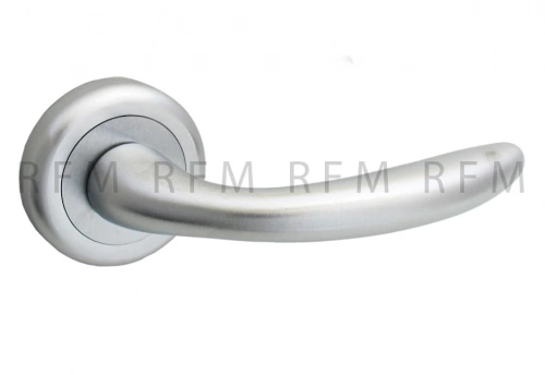 Дверная ручка Sicma maniglie 12.CS.18 RF ICARO — на круглой розетке, хром матовый
